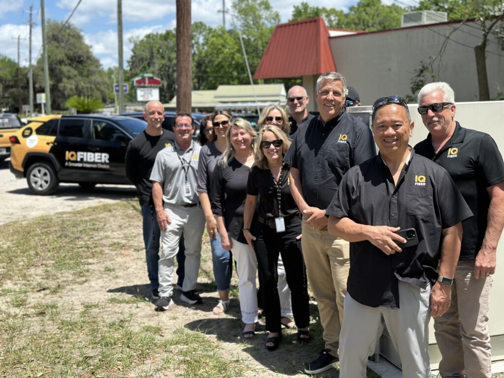 Internet service in Savannah ribbon cutting ceremony team photo